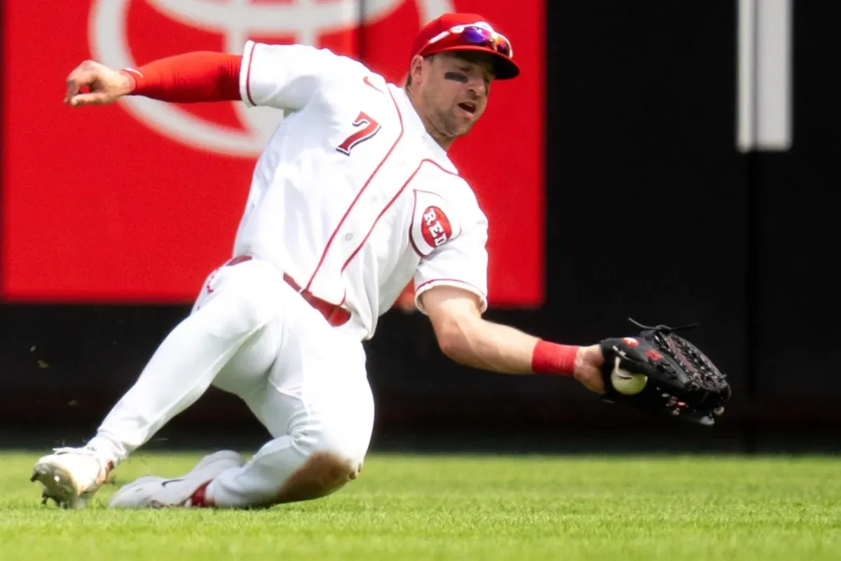Cincinnati Reds central fielder Spencer Steer (7) catches a fly ball in the ninth inning between the Chicago Cubs and Cincinnati Reds at Great American Ball Park in Cincinnati on Sunday, July 12, 2026.