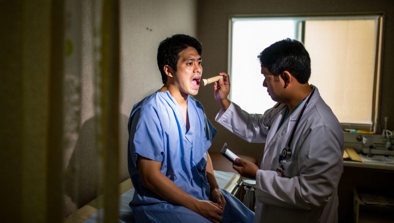 「ただの口内炎」と思っていた32歳男性──舌がんの診断まで8か月