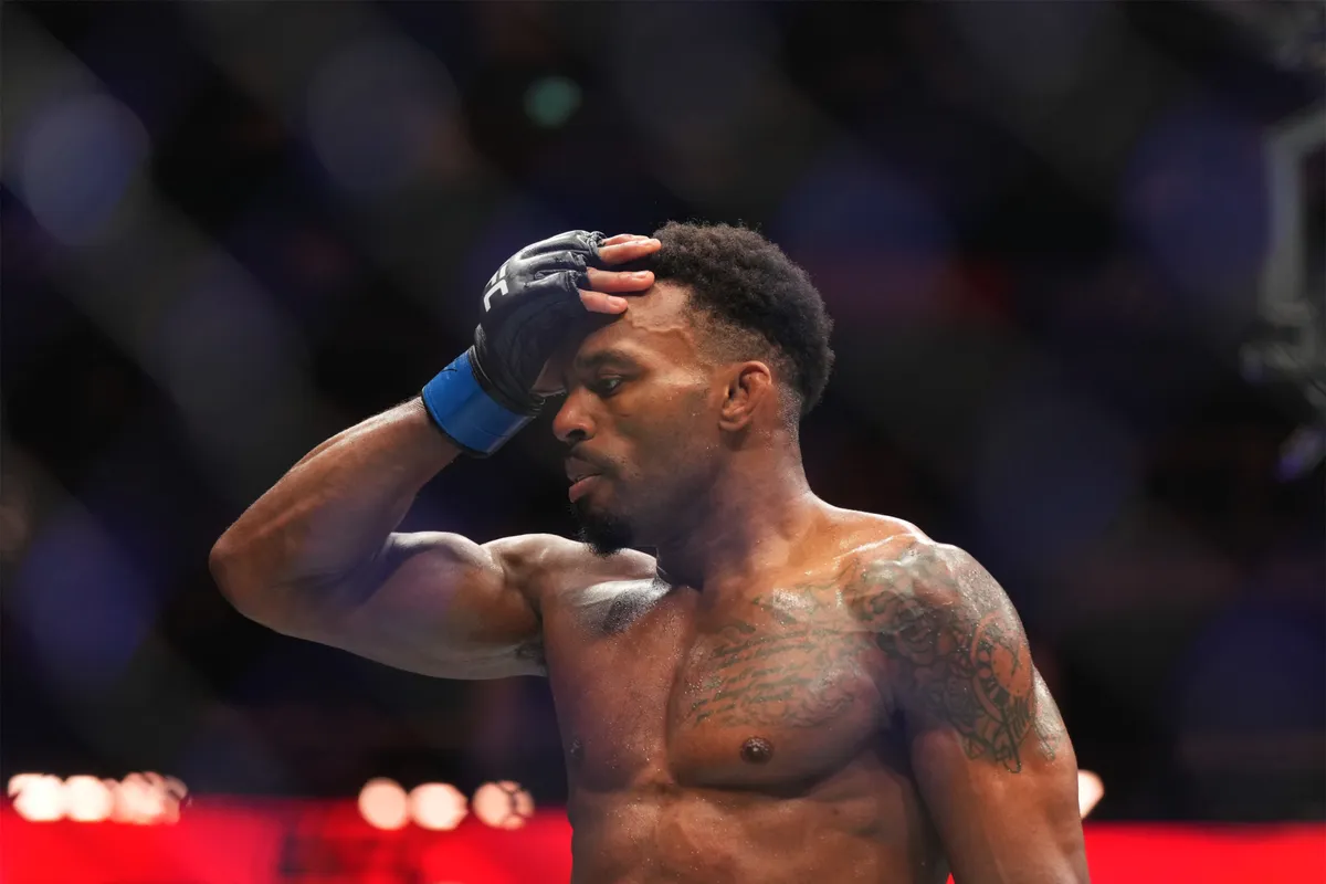 Mar 21, 2026; London,UNITED KINGDOM; Lerone Murphy (blue gloves) reacts during the fight against Movsar Evloev (red gloves) during UFC Fight Night at O2 Arena. Mandatory Credit: Peter van den Berg-Imagn Images