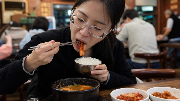 なぜ韓国の人は毎食キムチを食べるのか：腸が強いと言われる理由